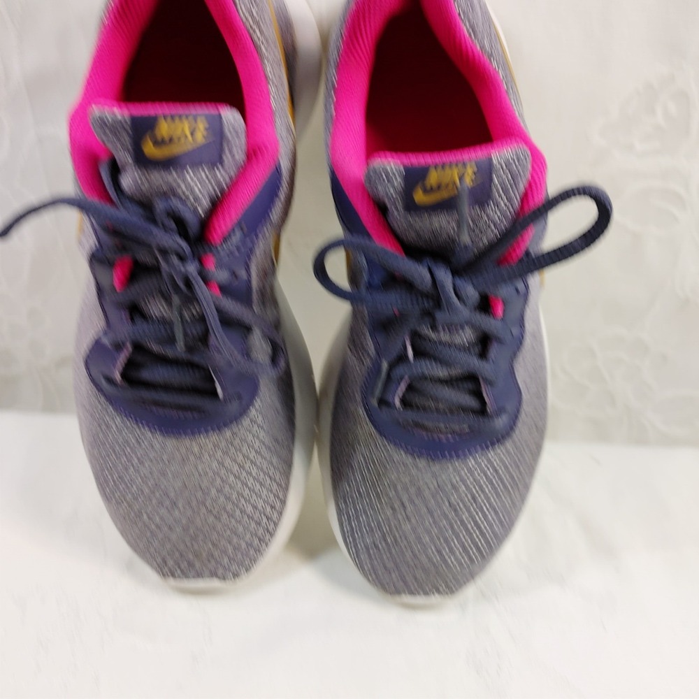 Nike Girls Tanjun Racer Sneakers 6.5 Youth Gray Pink Gold Running Shoe - Picture 7 of 9